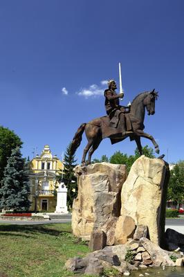 Kisvárda, Szent László lovasszobra-stock-foto