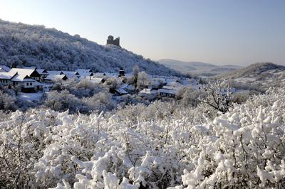 Hollókő, az Ófalu védett falurész télen-stock-foto