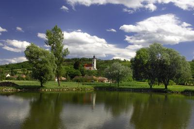 Cserhátsurány, római katolikus templom-stock-foto