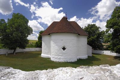 Tar, Árpád-kori templom-stock-foto