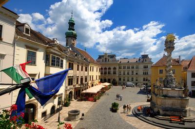 Sopron belvárosa (Fő tér)-stock-foto