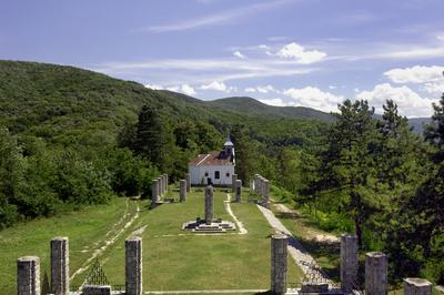 Zebegényi országzászló és hősi emlékmű-stock-foto