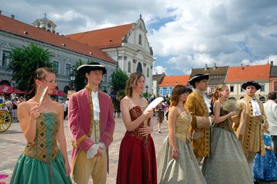 Váci Világi Vigalom a város főterén-stock-foto