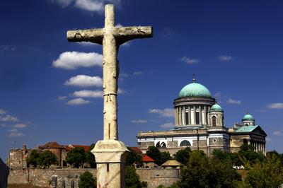 Az Esztergomi bazilika látványa a Várhegyen-stock-foto