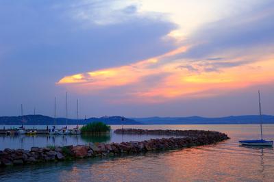 Naplemente a Balaton parton, Zamárdiban-stock-foto