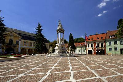 Esztergom felújított belvárosa-stock-foto