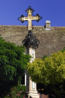 Szentendre, Kalmár-kereszt a Fő téren-stock-foto