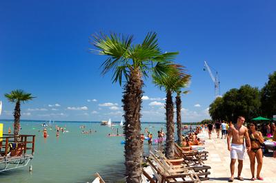 Siófok, a nagystrand (Siófok Beach)-stock-foto