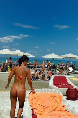 Siófok, napozók a nagystrandon-stock-foto