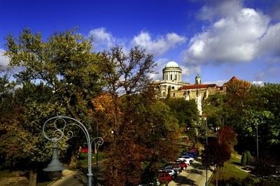 Az Esztergomi bazilika és a vár látképe-stock-foto