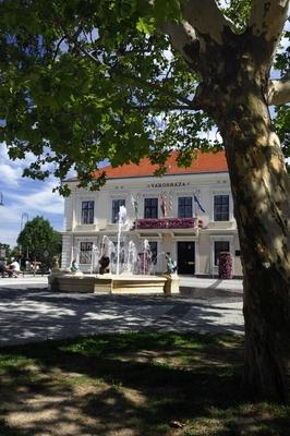 Sárvár, Kossuth tér-stock-foto