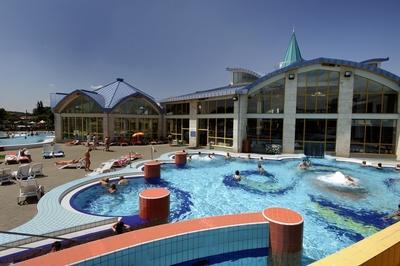 Sárvári Gyógy- és Wellnessfürdő-stock-foto