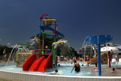 Sárvári Gyógy- és Wellnessfürdő-stock-foto