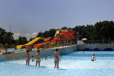 Sárvári Gyógy- és Wellnessfürdő-stock-foto
