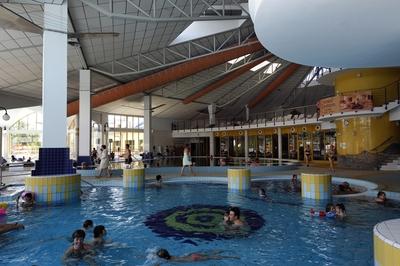 Sárvári Gyógy- és Wellnessfürdő-stock-foto