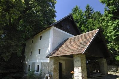 Velem, vízimalom (Schulter malom)-stock-foto