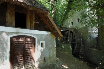 Velem, vízimalom (Schulter malom)-stock-foto