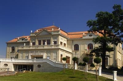 Tatabánya, Jászai Mari Színház-stock-foto