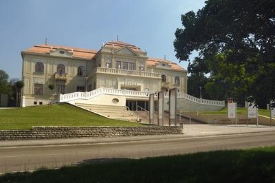 Tatabánya, Jászai Mari Színház-stock-foto