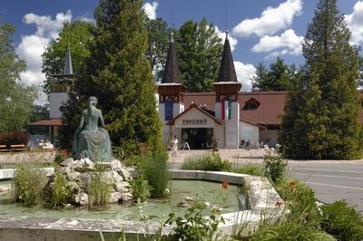 A Hévízi Tófürdő bejárata-stock-foto