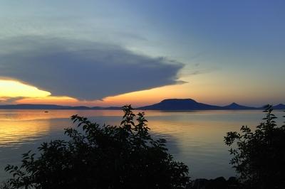 Balatoni naplemente Fonyódon-stock-foto