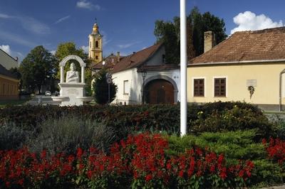 Szent István szobra Süttőn-stock-foto