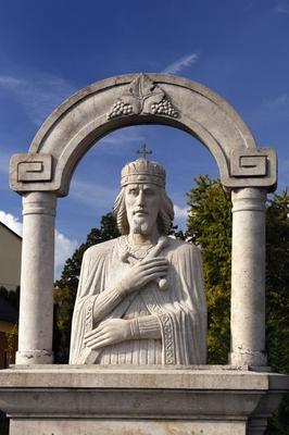 Szent István szobra Süttőn-stock-foto