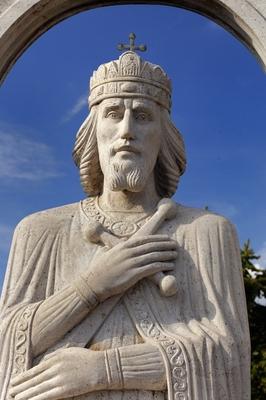 Szent István szobra Süttőn-stock-foto