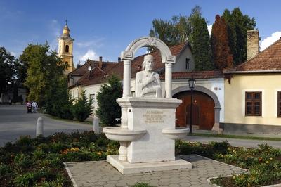 Szent István szobra Süttőn-stock-foto