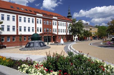 Gyula felújított belvárosa (Városház utca)-stock-foto