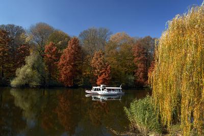 Szarvas, a Holt-Körös és partja-stock-foto