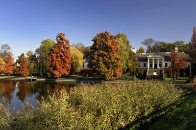 Szarvas, a Bolza-kastélya Holt-Körös partján-stock-foto