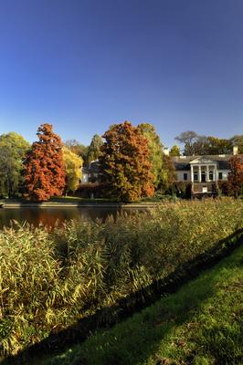 Szarvas, a Bolza-kastélya Holt-Körös partján-stock-foto