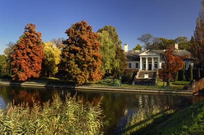 Szarvas, a Bolza-kastélya Holt-Körös partján-stock-foto
