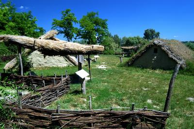 Tiszaalpár, Árpád-kori falurekonstrukció-stock-foto