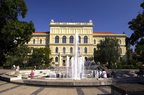 Szeged, zenélő szökőkút a Dugonics téren-stock-foto