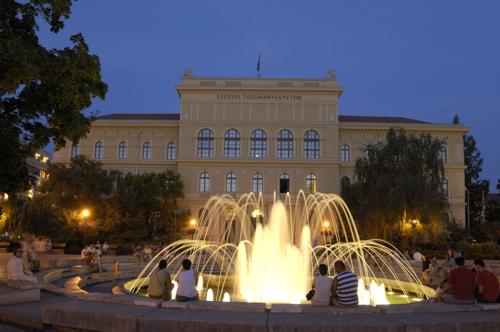 Szeged, zenélő szökőkút a Dugonics téren-stock-foto