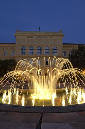 Szeged, zenélő szökőkút a Dugonics téren-stock-foto