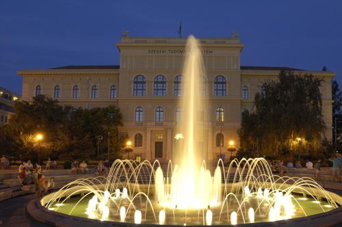 Szeged, zenélő szökőkút a Dugonics téren-stock-foto