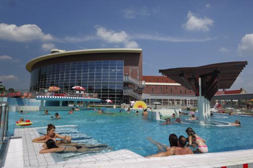 Szeged, Napfényfürdő Aquapolis-stock-foto