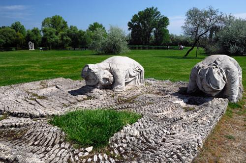 Ópusztaszer, Aratópár szobor-stock-foto