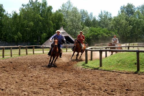 Lovasbemutató a Nemzeti Történeti Emlékparkban-stock-foto