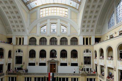 A Debreceni Egyetem főépülete-stock-foto