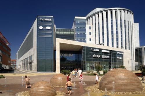 A Fórum Debrecen Bevásárlóközpont-stock-foto