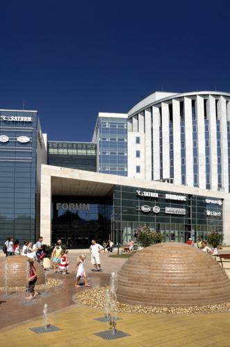 A Fórum Debrecen Bevásárlóközpont-stock-foto