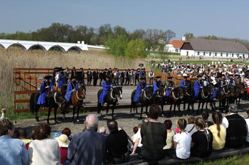 Hortobágyi pásztorok bemutatója a Kilenclyukú hídnál-stock-foto
