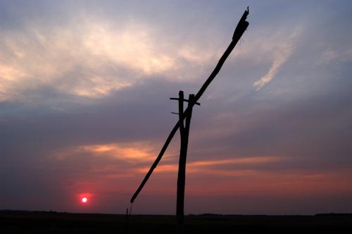 Hortobágy, gémeskút a nyári naplementében-stock-foto