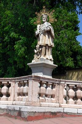 Mór, Nepomuki Szent János szobor-stock-foto