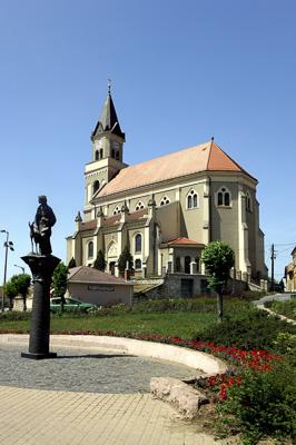 Mór, Szent Kereszt-templom-stock-foto