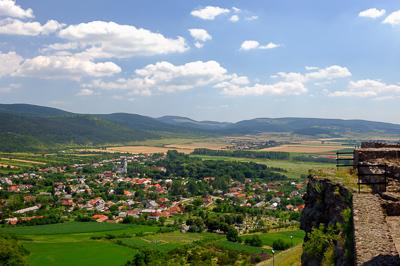 Boldogkőváralja látványa Boldogkő várából-stock-foto